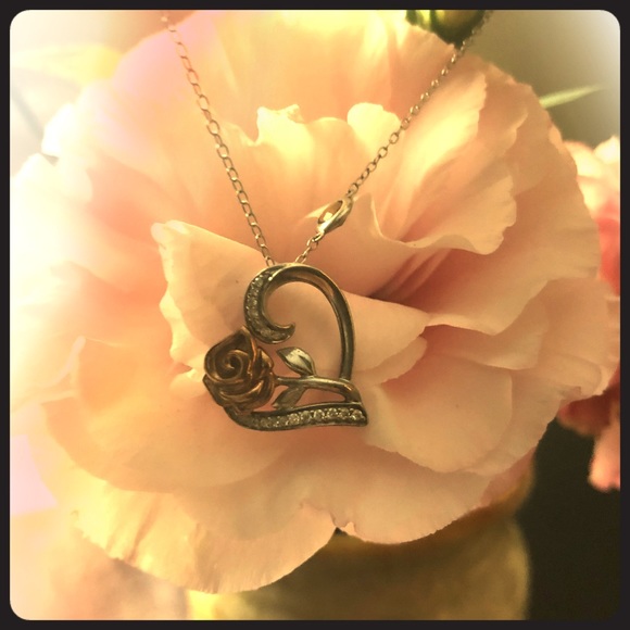Disney enchanted heart & rose necklace - Picture 2 of 5